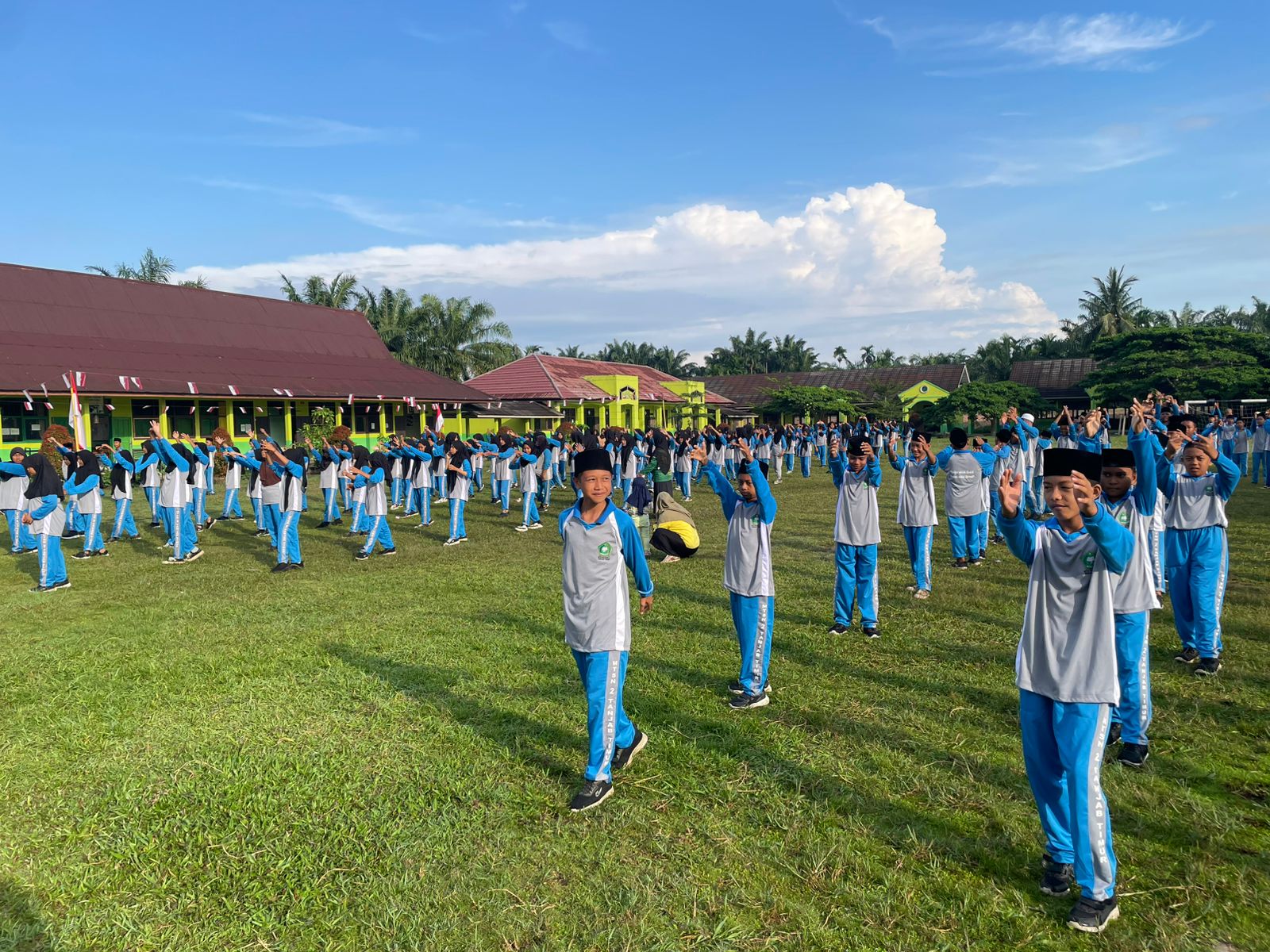 Semangat Sehat Bersama, Senam Pagi Sabtu di MTsN 2 Tanjung Jabung Timur