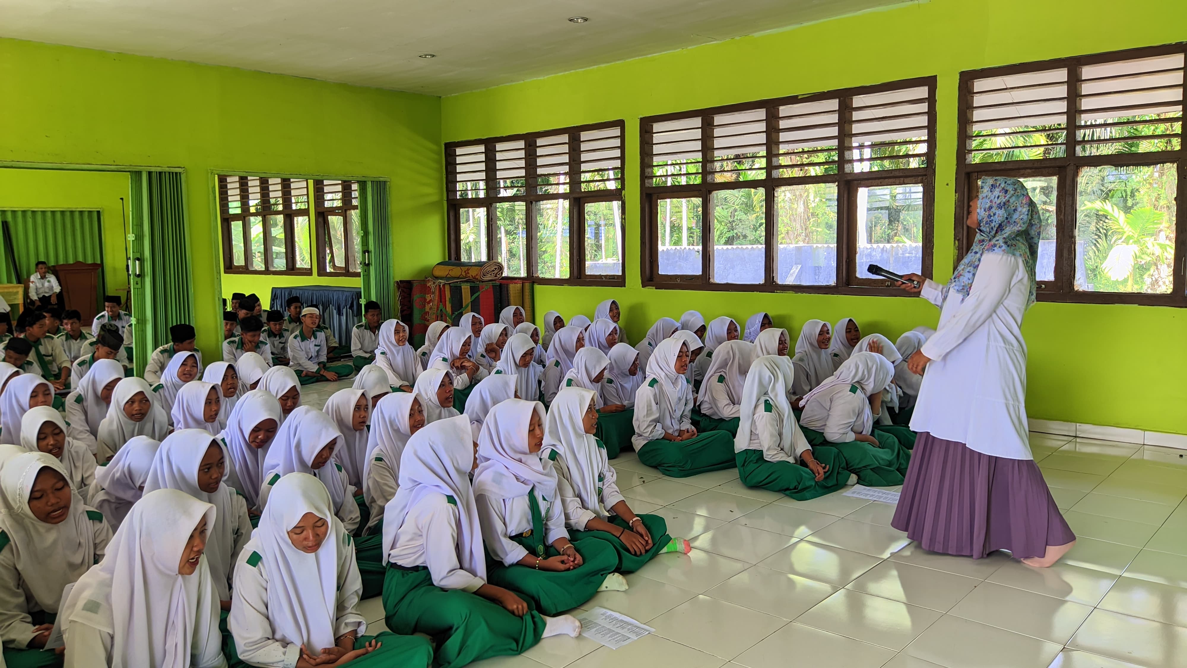 MTsN 2 Tanjung Jabung Timur Latihan Intensif Obade Sambut HUT RI ke-80