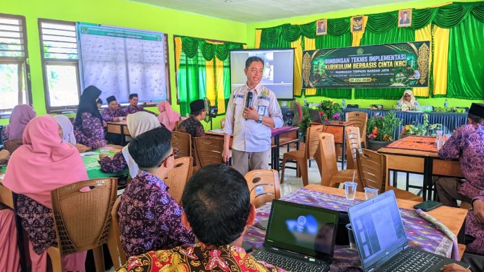 Madrasah Terpadu Bandar Jaya Gelar Bimbingan Teknis Implementasi Kurikulum Berbasis Cinta (KBC) Madrasah Terpadu Bandar Jaya Gelar Bimbingan Teknis Implementasi Kurikulum Berbasis Cinta (KBC)