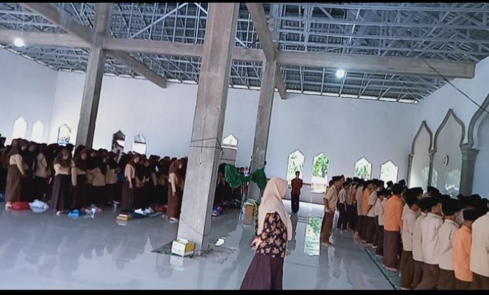 Muhadarah Kegiatan Pembiasaan di Madrasah