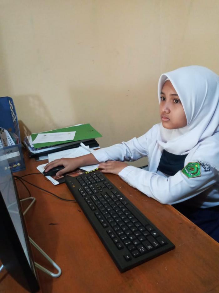 Siswi Berprestasi, Putri Rahmawati Kelas IX Zubair Bin Awam MTsN 2 Tanjabtim Raih Juara III KSMO Tingkat Provinsi