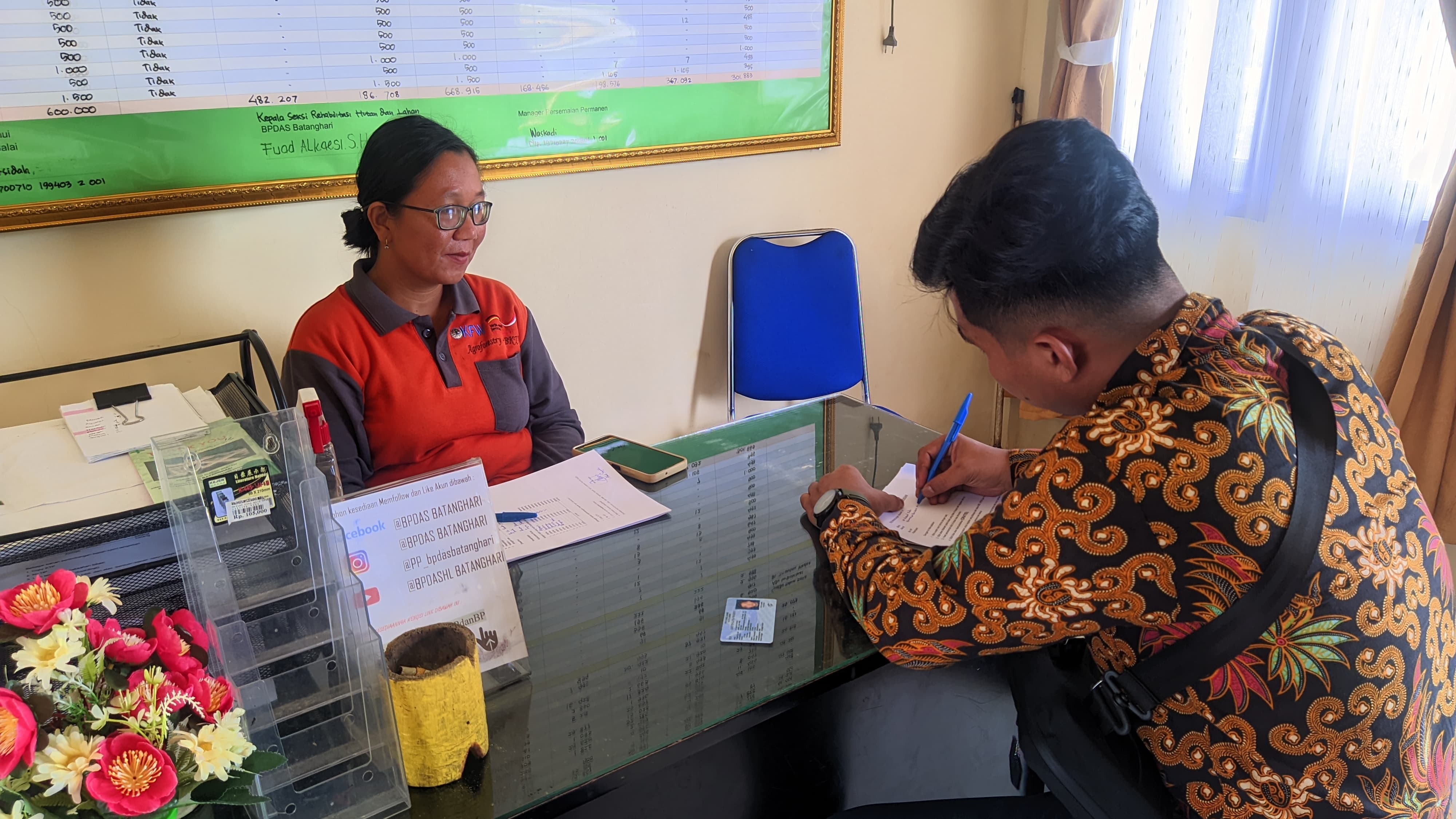 MTsN 2 Tanjung Jabung Timur Dukung Gerakan Menanam 1 Juta Pohon Matoa