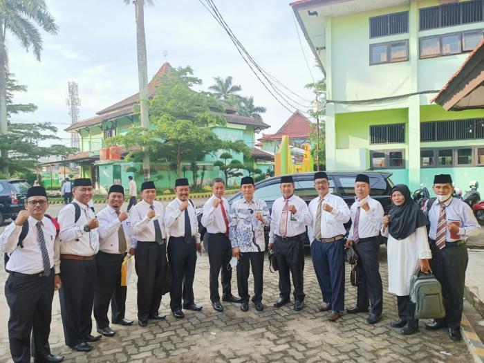 Kepala MTsN 2 Tanjung Jabung Timur mengikuti Asesmen Kompetensi Jabatan Kepala Madrasah Se-Provinsi Jambi Kepala MTsN 2 Tanjung Jabung Timur mengikuti Asesmen Kompetensi Jabatan Kepala Madrasah Se-Provinsi Jambi