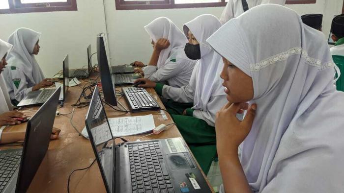 PELAKSANAAN GLADI BERSIH ANBK 2022 MTsN 2 TANJUNG JABUNG TIMUR