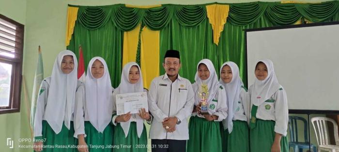 Juara 3 Lomba Tari Komando Tingkat SLTP dalam Rangka Milad Ke 25 SMAN 3 Tanjung Jabung Timur Juara 3 Lomba Tari Komando Tingkat SLTP dalam Rangka Milad Ke 25 SMAN 3 Tanjung Jabung Timur