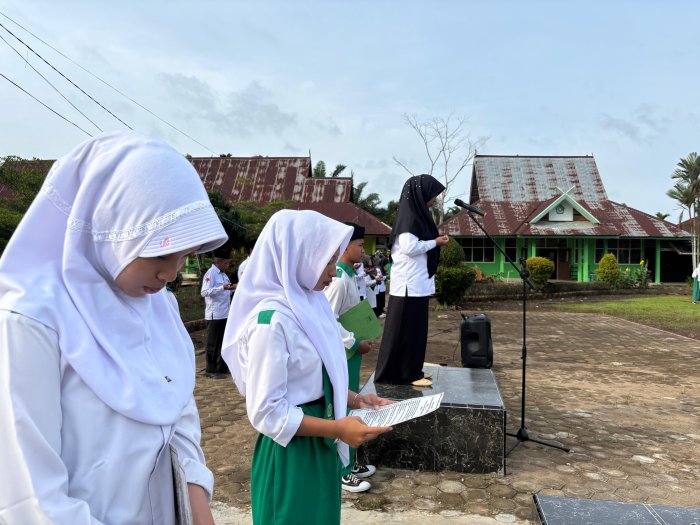 Tumbuhkan Disiplin dan Nasionalisme, MTsN 2 Tanjung Jabung Timur Gelar Upacara 19 Januari 2026 Tumbuhkan Disiplin dan Nasionalisme, MTsN 2 Tanjung Jabung Timur Gelar Upacara 19 Januari 2026