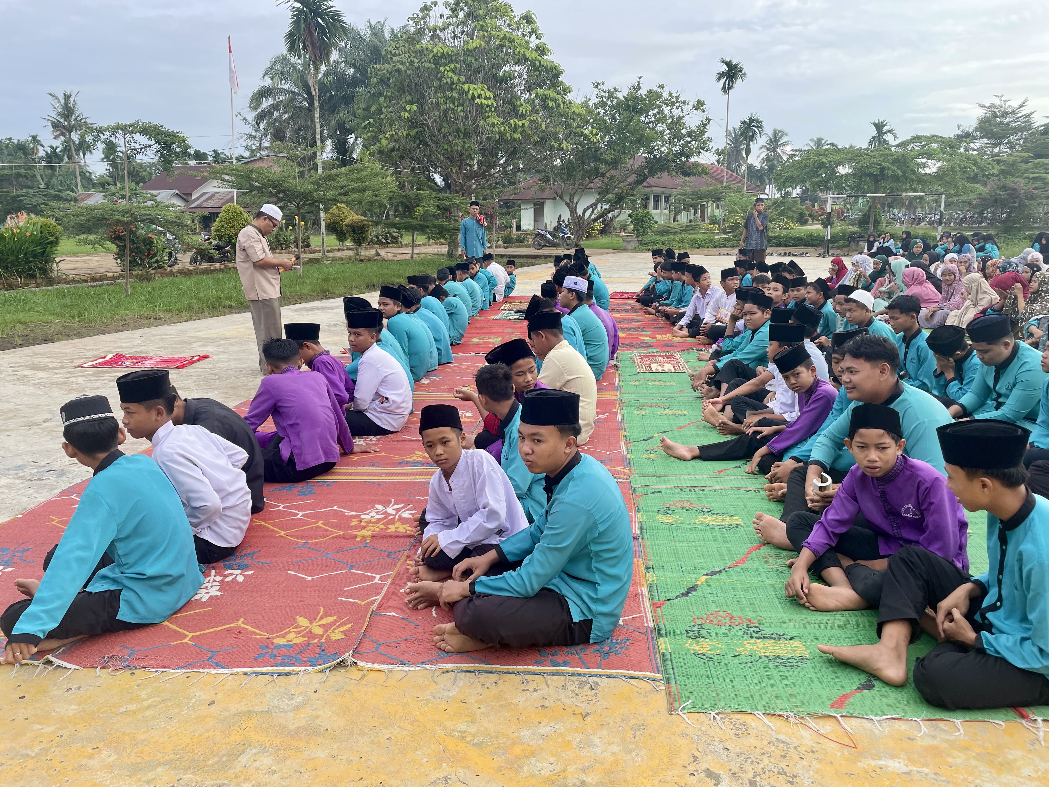 Menjemput Berkah di Jumat Pagi: Sholat Dhuha Berjamaah dan Pembacaan Yasin Tahlil di MTsN 2 Tanjung Jabung Timur