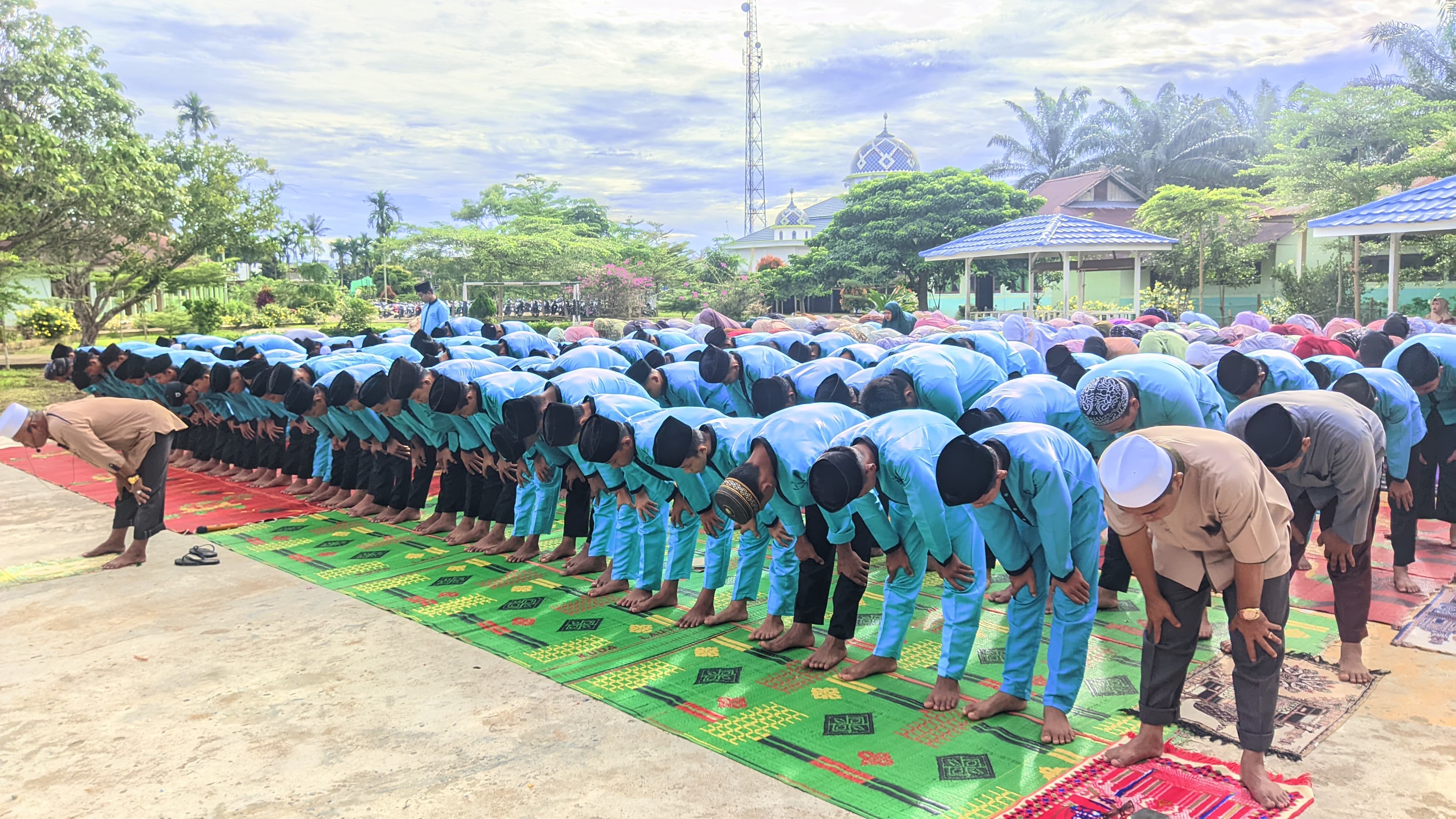 MTsN 2 Tanjung Jabung Timur Gelar Sholat Dhuha Berjamaah dan Doa Bersama di Bulan Suci Ramadan MTsN 2 Tanjung Jabung Timur Gelar Sholat Dhuha Berjamaah dan Doa Bersama di Bulan Suci Ramadan