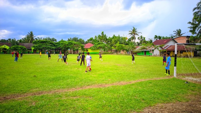 Bola Berputar, Mental Juara Diasah! Ekskul Bola Kaki Mini Cetak Pemain Tangguh