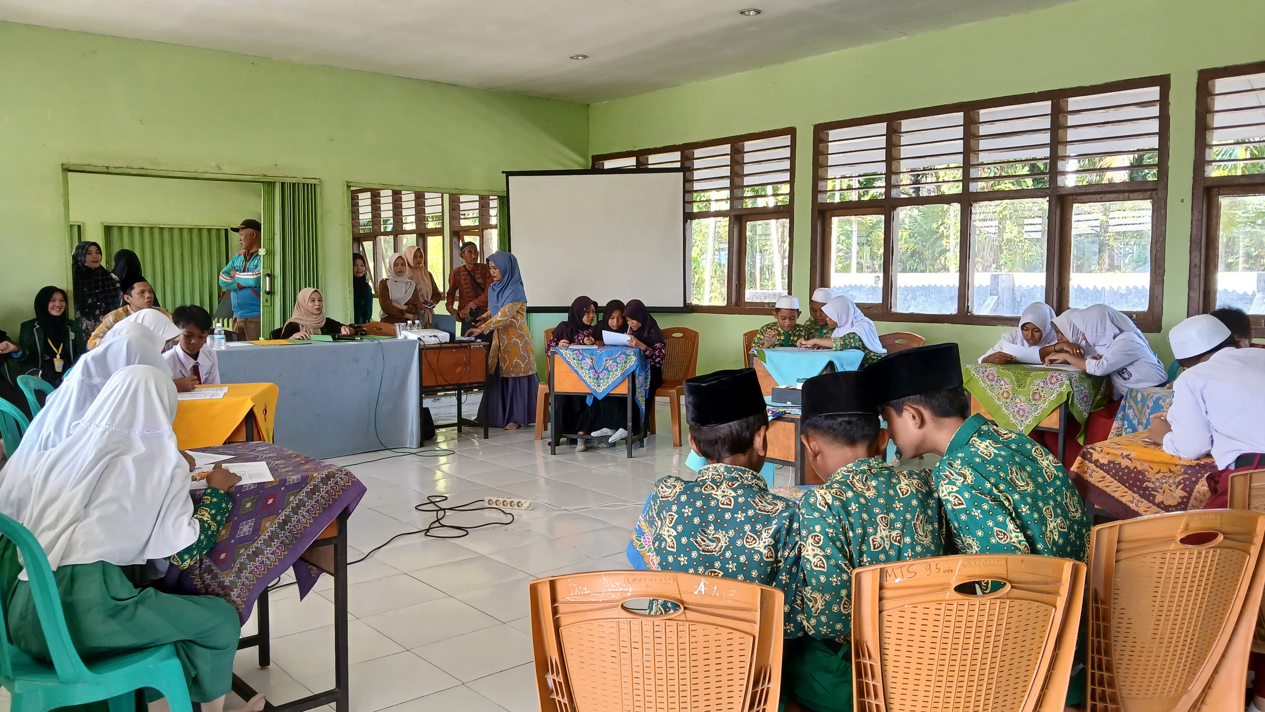 Lomba Cerdas Cermat Tsandu EXPO 2025: Adu Cepat, Tepat, dan Strategi Antar Tim Pelajar Lomba Cerdas Cermat Tsandu EXPO 2025: Adu Cepat, Tepat, dan Strategi Antar Tim Pelajar