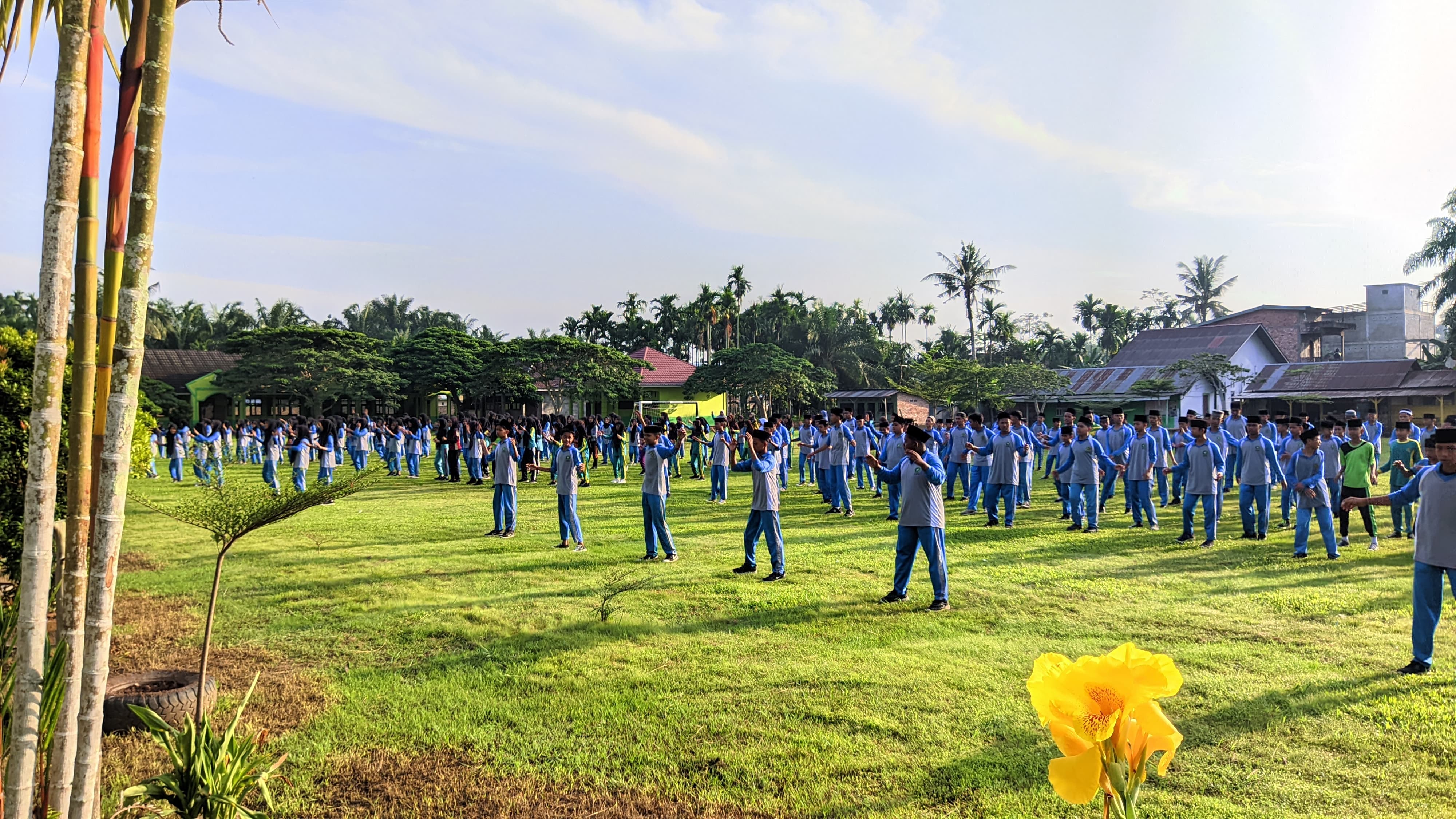 Senam Pagi Meriahkan Suasana Sabtu Pagi di MTsN 2 Tanjung Jabung Timur Senam Pagi Meriahkan Suasana Sabtu Pagi di MTsN 2 Tanjung Jabung Timur