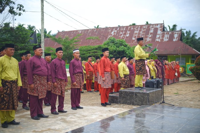 Semarak HUT Tanjung Jabung Timur, KKM Terpadu Bandar Jaya Gelar Upacara di MTsN 2 Tanjung Jabung Timur Semarak HUT Tanjung Jabung Timur, KKM Terpadu Bandar Jaya Gelar Upacara di MTsN 2 Tanjung Jabung Timur