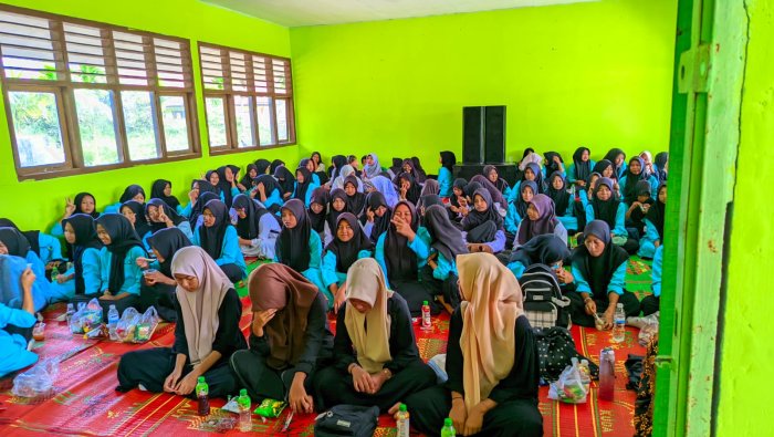 Cahaya Maulid Nabi: MTsN 2 Tanjung Jabung Timur Gelar Peringatan Penuh Khidmat Cahaya Maulid Nabi: MTsN 2 Tanjung Jabung Timur Gelar Peringatan Penuh Khidmat