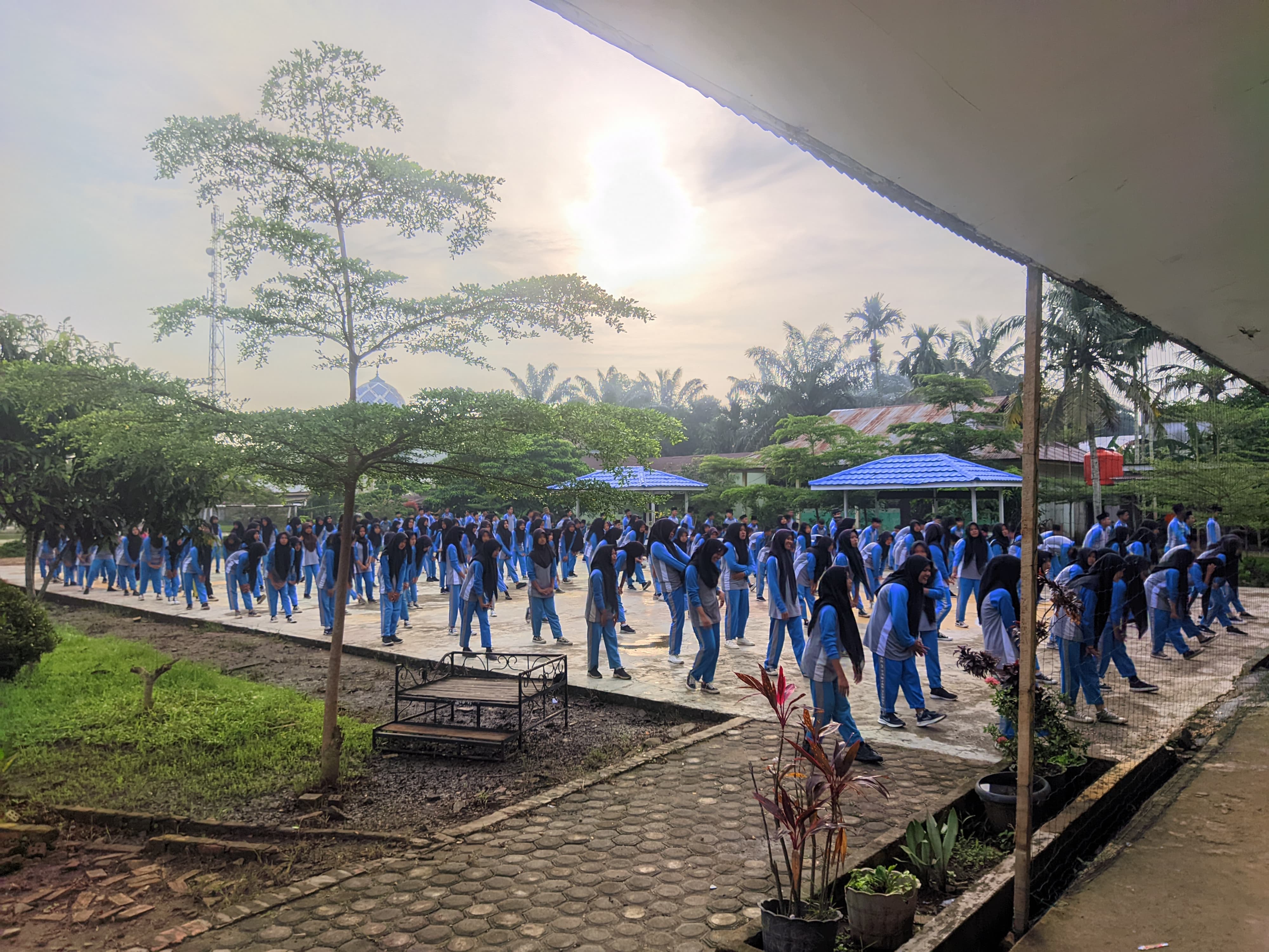 Membangun Karakter Disiplin dan Kebersamaan Melalui Senam dan Pengarahan di MTsN 2 Tanjung Jabung Timur Membangun Karakter Disiplin dan Kebersamaan Melalui Senam dan Pengarahan di MTsN 2 Tanjung Jabung Timur
