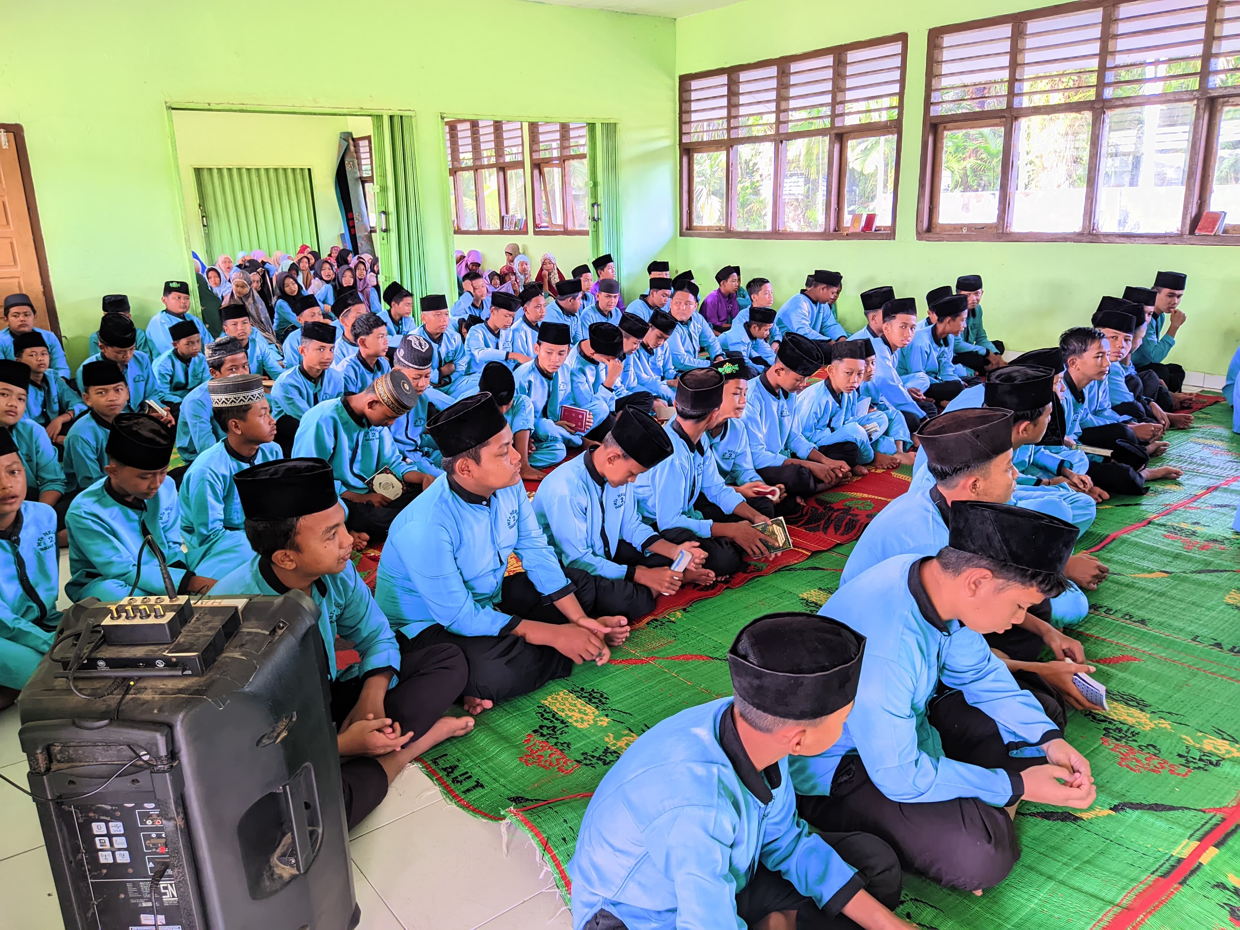Jum'at Berkah: MTsN 2 Tanjung Jabung Timur Perkuat Iman dengan Sholat Dhuha dan Yasinan Jum'at Berkah: MTsN 2 Tanjung Jabung Timur Perkuat Iman dengan Sholat Dhuha dan Yasinan