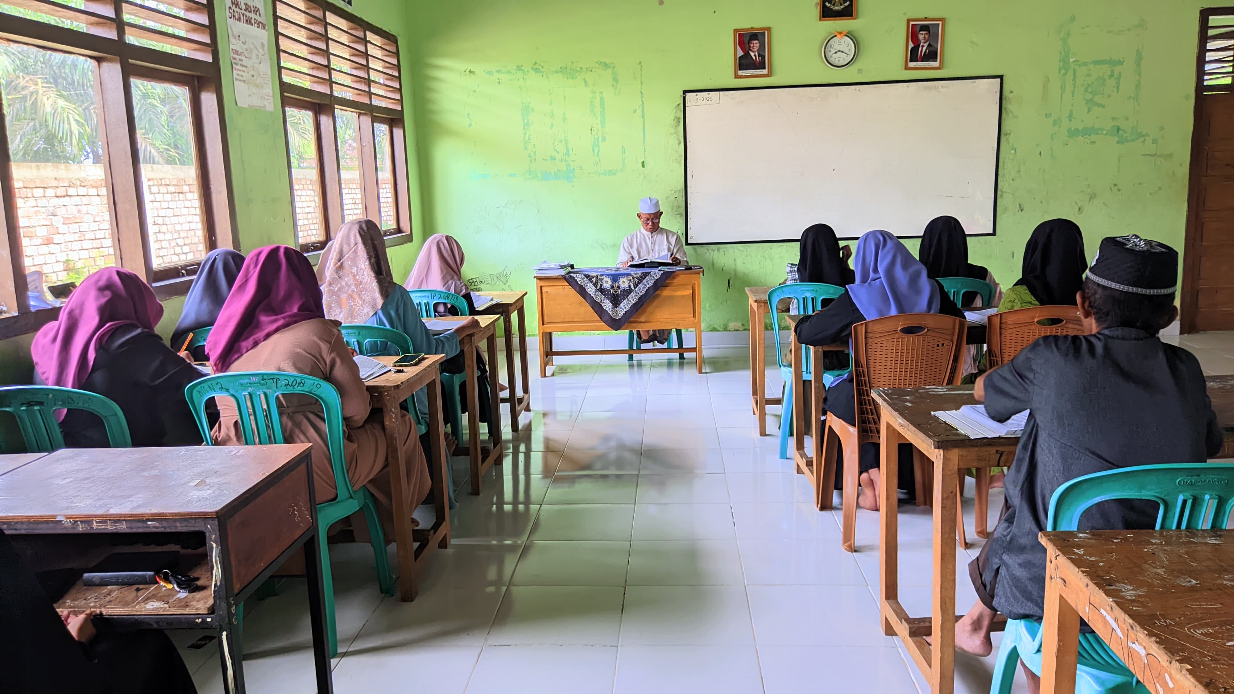 MTsN 2 Tanjung Jabung Timur Sukses Gelar Khataman Al-Qur’an dalam Peringatan Nuzulul Qur’an MTsN 2 Tanjung Jabung Timur Sukses Gelar Khataman Al-Qur’an dalam Peringatan Nuzulul Qur’an