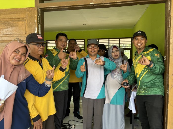 Guru Ikut Nyoblos! Pemilihan OSIM MTsN 2 Tanjabtim Jadi Momen Demokrasi Sesungguhnya Guru Ikut Nyoblos! Pemilihan OSIM MTsN 2 Tanjabtim Jadi Momen Demokrasi Sesungguhnya