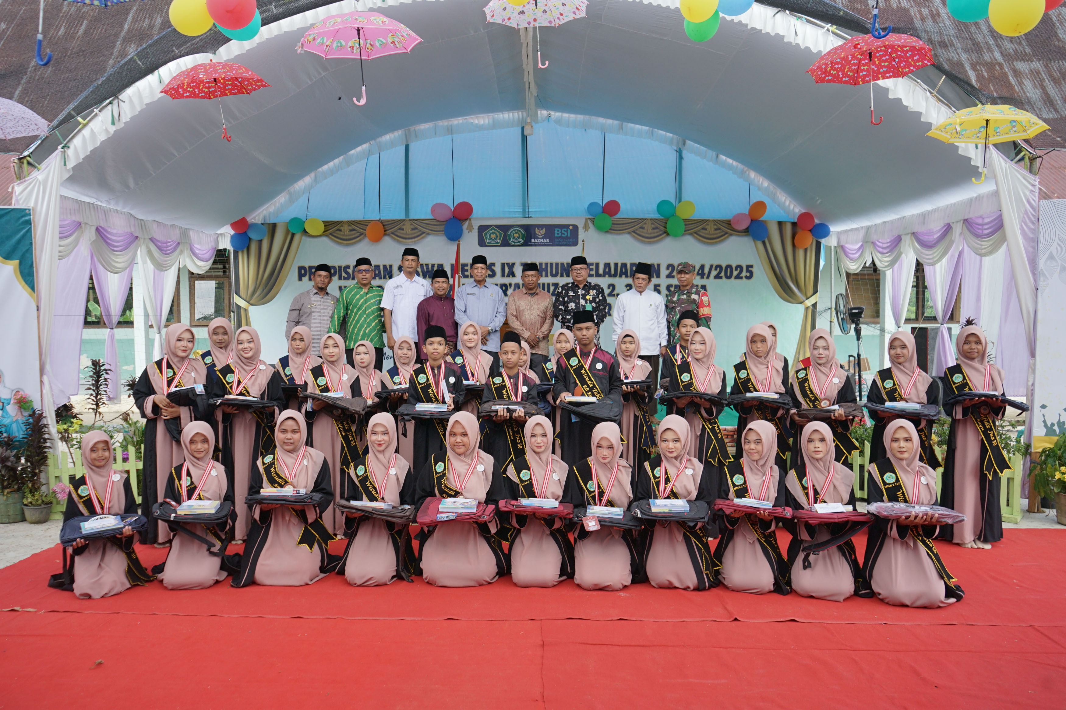 Capaian Membanggakan: Hafal 5 Juz, 34 Siswa MTsN 2 Tanjung Jabung Timur Ikuti Wisuda Tahfidz