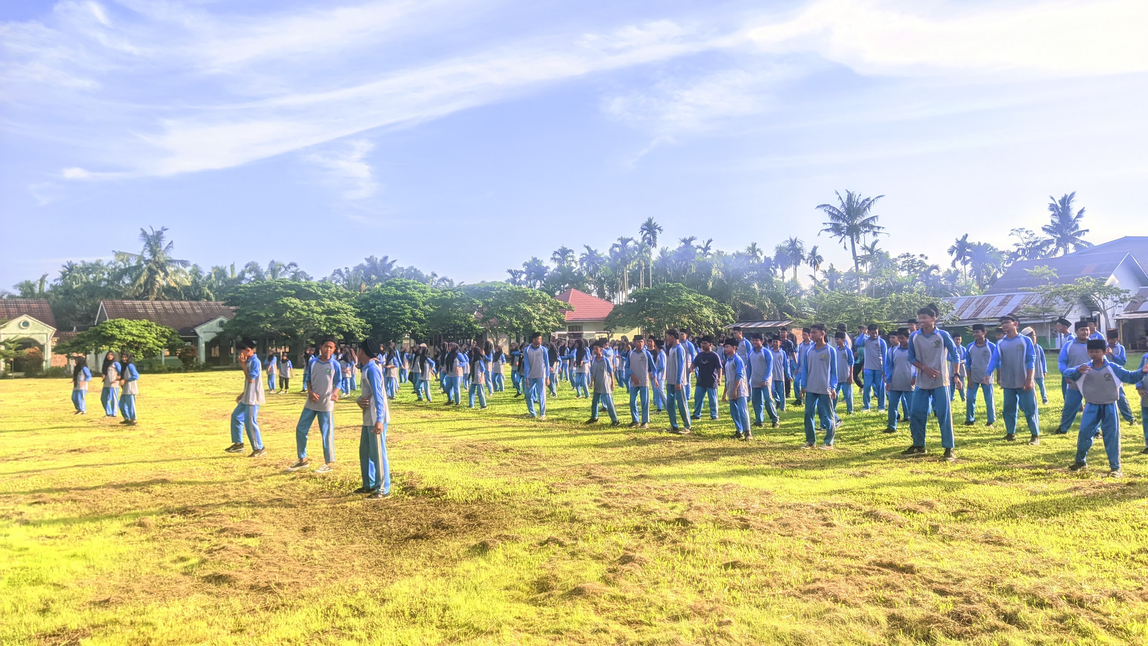 MTsN 2 Tanjung Jabung Timur Gelar Senam Kesehatan Jasmani untuk Jaga Kebugaran Siswa MTsN 2 Tanjung Jabung Timur Gelar Senam Kesehatan Jasmani untuk Jaga Kebugaran Siswa