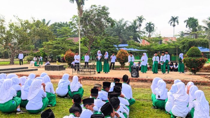 Siapa yang Pantas Memimpin? Empat Paslon OSIM Paparkan Visi Misi dengan Penuh Percaya Diri Siapa yang Pantas Memimpin? Empat Paslon OSIM Paparkan Visi Misi dengan Penuh Percaya Diri