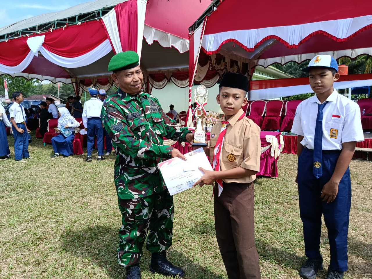 Siswa MTsN 2 Tanjung Jabung Timur Raih Juara 1 Lomba Vokal Solo Lagu Daerah Jambi Tingkat SLTP pada HUT RI ke-80 di Kecamatan Rantau Rasau