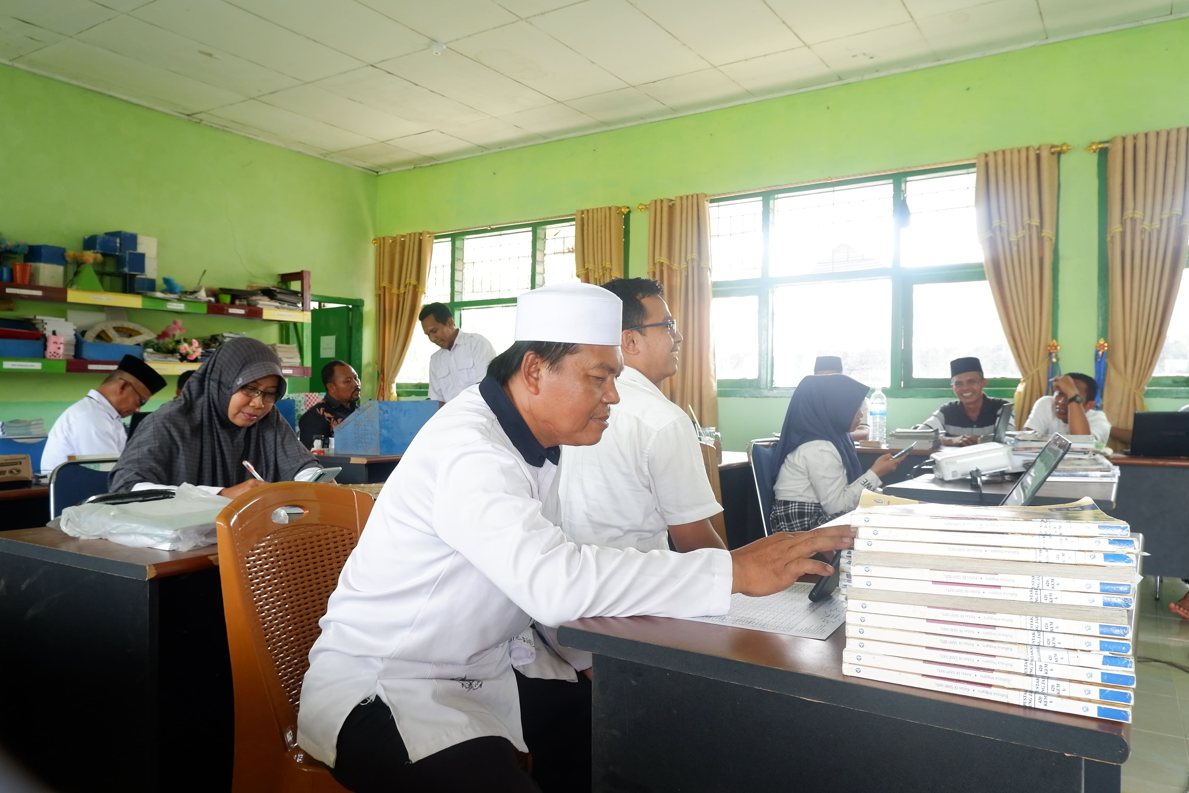 Optimalisasi Kinerja: MTsN 2 Tanjung Jabung Timur Gelar Penyusunan SKP Optimalisasi Kinerja: MTsN 2 Tanjung Jabung Timur Gelar Penyusunan SKP