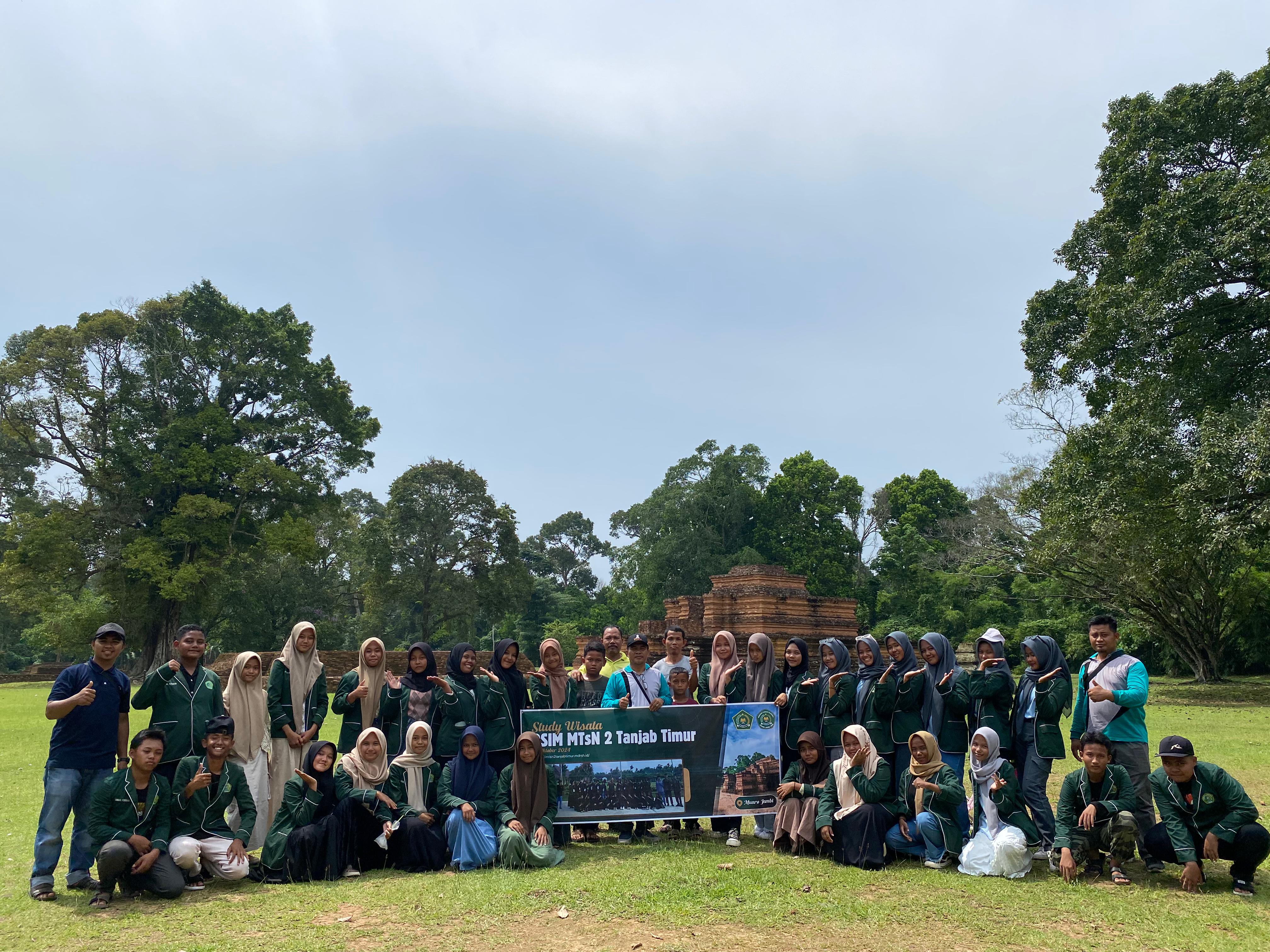 Kegiatan Study Wisata OSIM MTsN 2 Tanjung Jabung Timur ke Candi Muara Jambi: Menggali Sejarah dan Budaya Kegiatan Study Wisata OSIM MTsN 2 Tanjung Jabung Timur ke Candi Muara Jambi: Menggali Sejarah dan Budaya