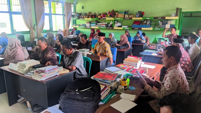 Semarak Menyambut Maulid Nabi, Dewan Guru MTsN 2 Tanjabtim Mantapkan Persiapan Semarak Menyambut Maulid Nabi, Dewan Guru MTsN 2 Tanjabtim Mantapkan Persiapan