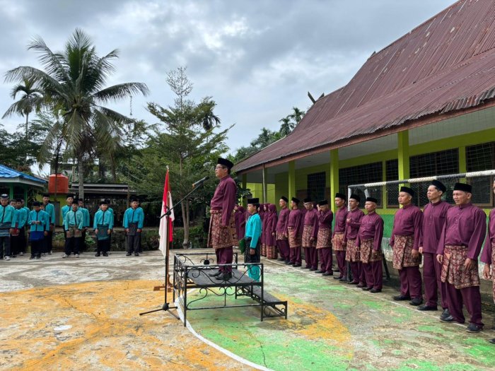 Penuh Khidmat, MTsN 2 Tanjung Jabung Timur Gelar Upacara Peringatan HUT Ke-69 Provinsi Jambi Penuh Khidmat, MTsN 2 Tanjung Jabung Timur Gelar Upacara Peringatan HUT Ke-69 Provinsi Jambi