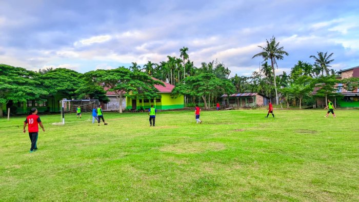 Sportivitas Satukan Madrasah: Madu Jaya Gelar Olahraga Bersama di MTsN 2 Tanjab Timur