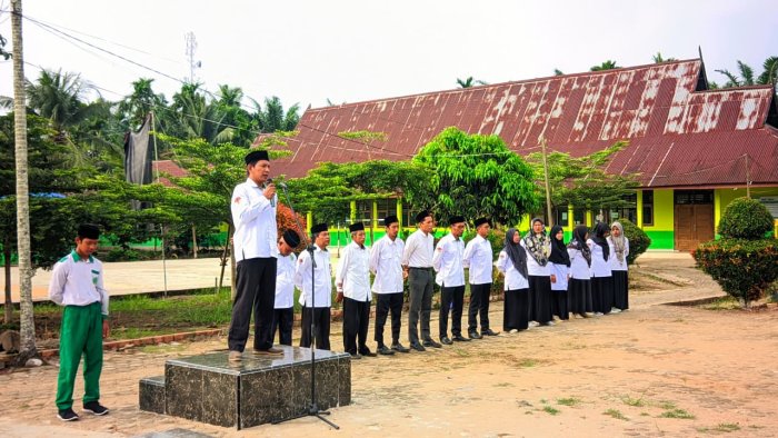 Disiplin Ibadah, Kunci Sukses Hidup. Pesan Mendalam dari Pembina Upacara Hari Ini