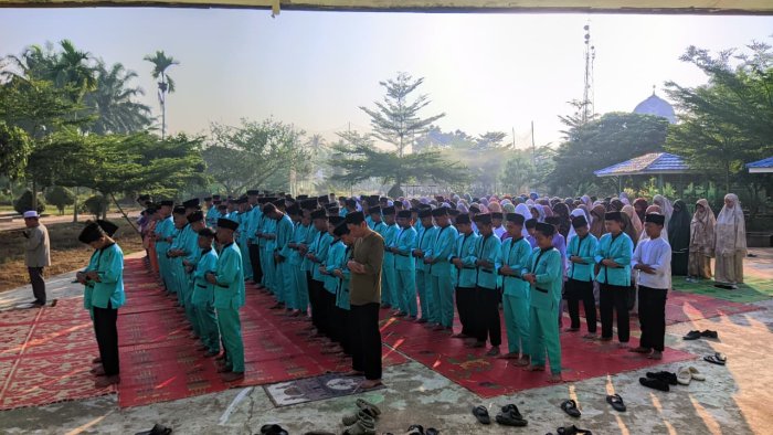 Muhadharah MTsN 2 Tanjung Jabung Timur: Melatih Keberanian dan Menumbuhkan Cinta kepada Rasulullah SAW Muhadharah MTsN 2 Tanjung Jabung Timur: Melatih Keberanian dan Menumbuhkan Cinta kepada Rasulullah SAW