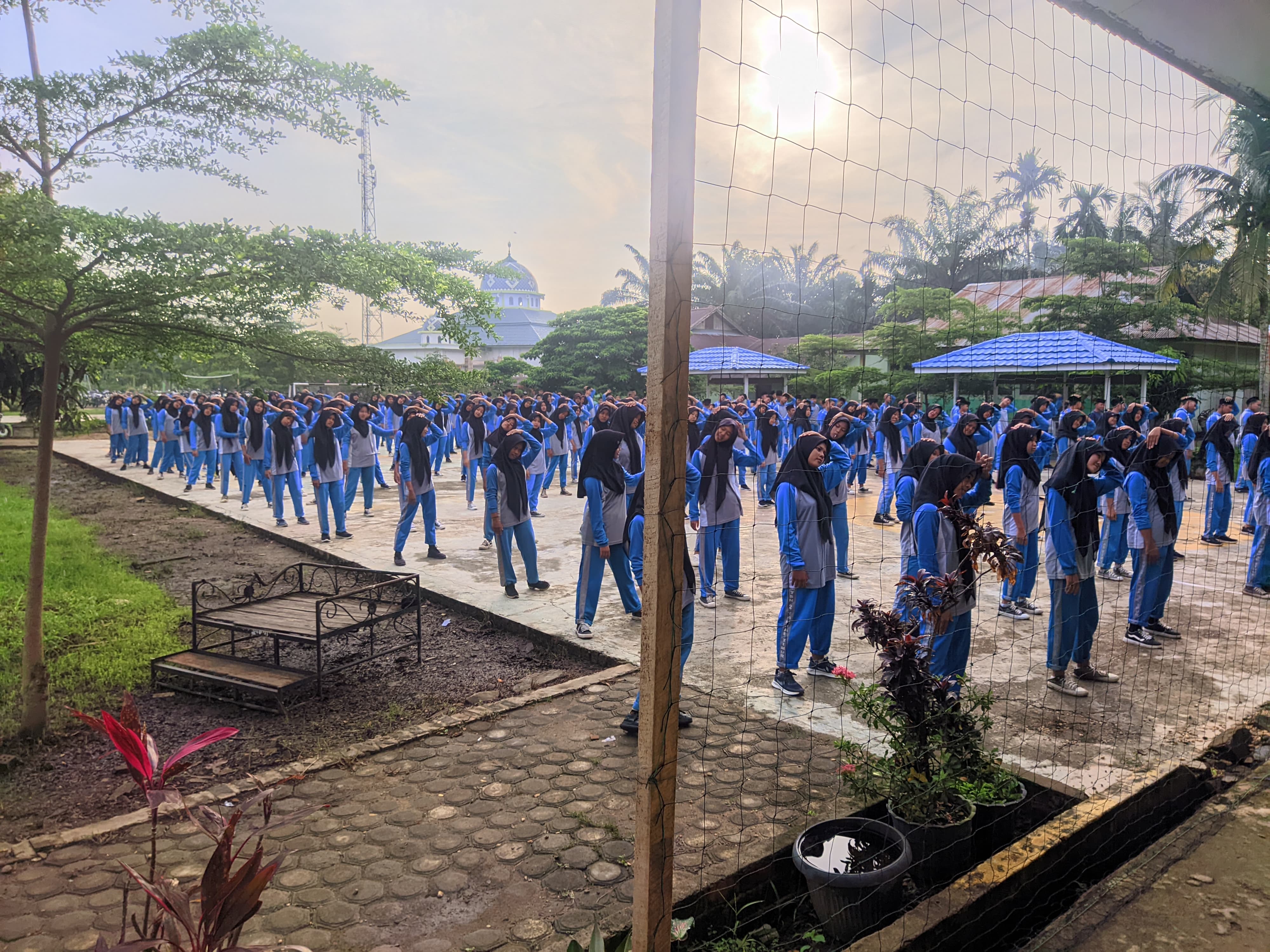 Senam Pagi Warnai Sabtu Ceria di MTsN 2 Tanjung Jabung Timur