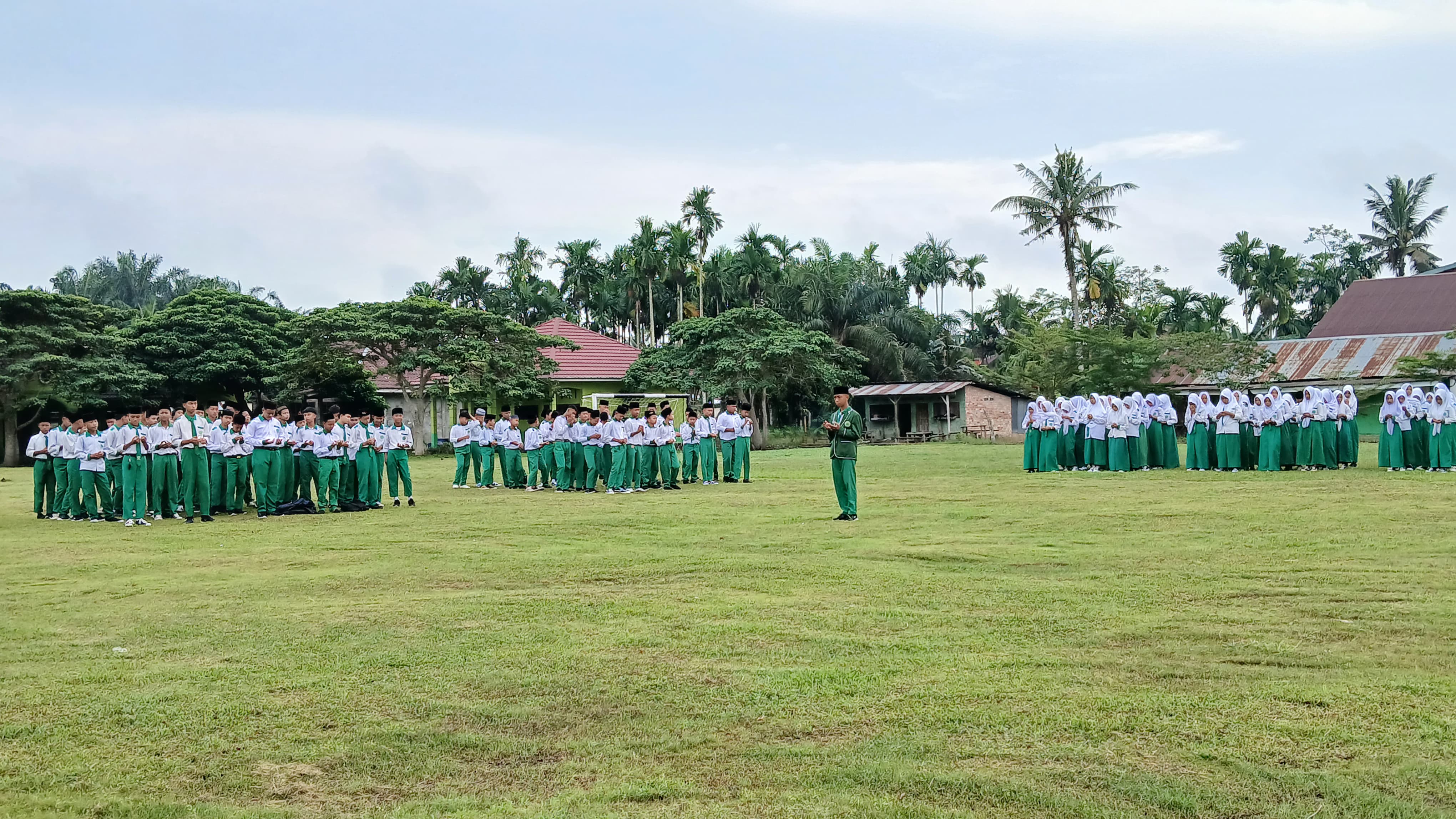 APEL PAGI HARI PERTAMA SEKOLAH: SAMBUT SEMANGAT BARU BERSAMA SISWA BARU