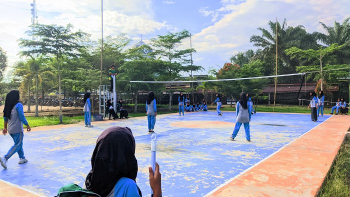 LOMBA VOLI PUTRI MERIAHKAN CLASS MEETING MTsN 2 TANJUNG JABUNG TIMUR