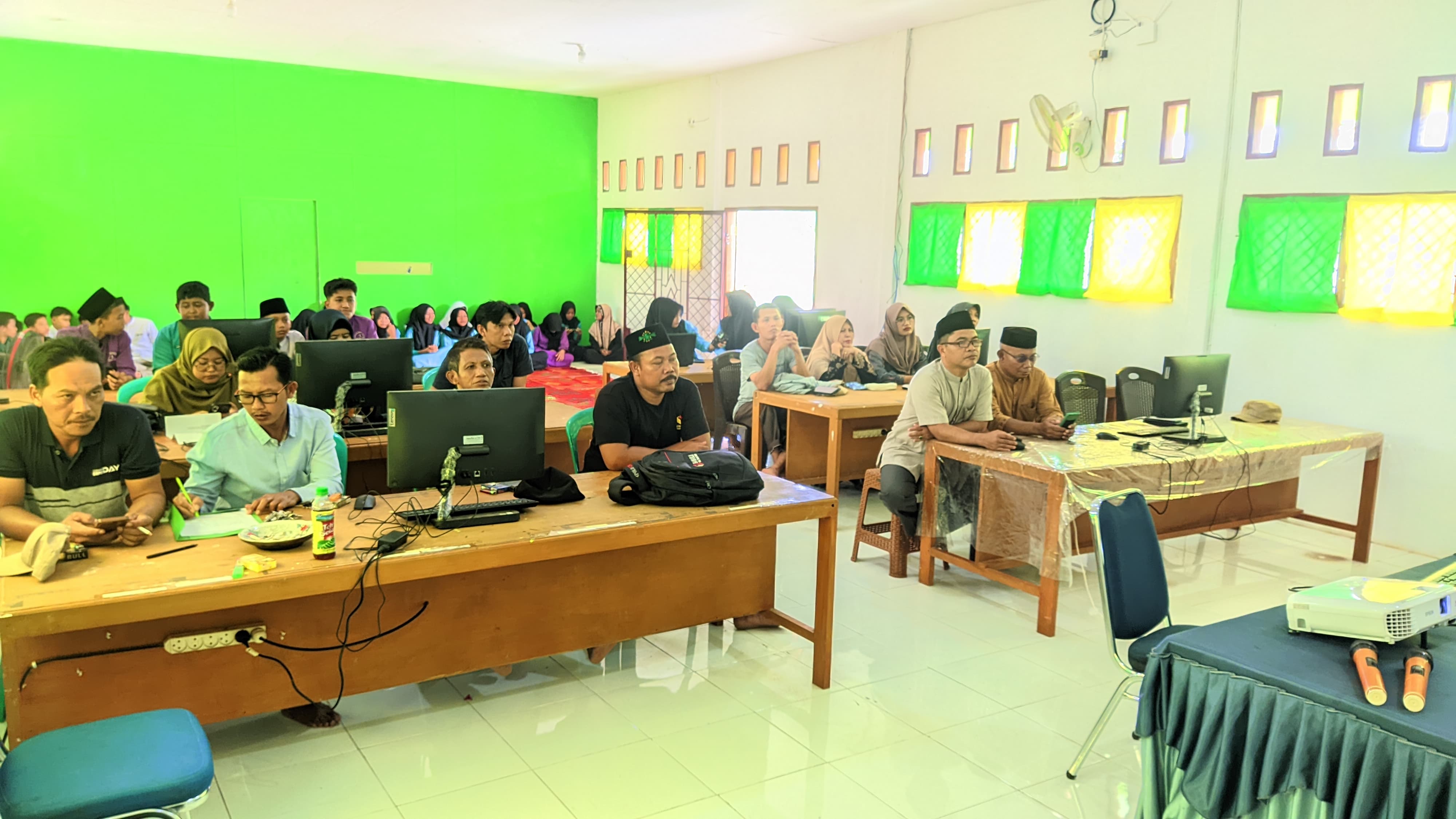 Sinergi Kurikulum dan Moderasi Beragama: MTsN 2 Tanjung Jabung Timur Aktif dalam Sosialisasi Kanwil Jambi Sinergi Kurikulum dan Moderasi Beragama: MTsN 2 Tanjung Jabung Timur Aktif dalam Sosialisasi Kanwil Jambi