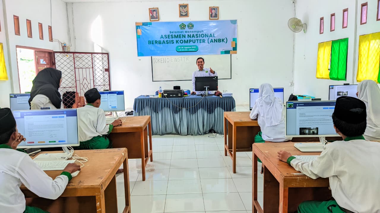 Hari Pertama ANBK di MTsN 2 Tanjung Jabung Timur Berjalan Lancar