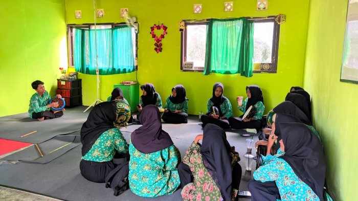 Syiarkan Seni Islami, Hadrah Tsandu Assyabab Kembangkan Bakat Siswa MTsN 2 Tanjung Jabung Timur Syiarkan Seni Islami, Hadrah Tsandu Assyabab Kembangkan Bakat Siswa MTsN 2 Tanjung Jabung Timur