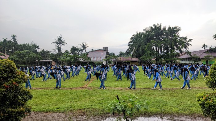 Senam Pagi Rutin Meriahkan MTsN 2 Tanjung Jabung Timur
